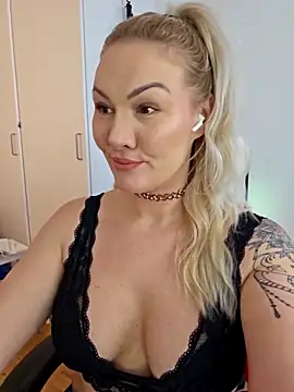 Snapshot of NastyMilf_ chatting on 28, 2, 2025 NastyMilf online show from 28, 2, 2025