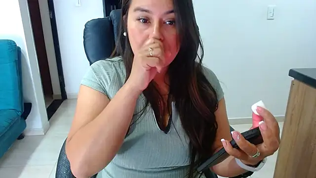 Snapshot of Ixchel_Anaid chatting on 4, 3, 2025 Ixchel Anaid online show from 4, 3, 2025