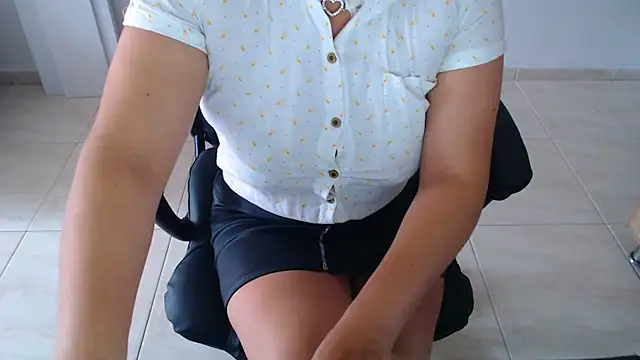 Snapshot of Ixchel_Anaid chatting on 3, 10, 2025 Ixchel Anaid online show from 3, 10, 2025