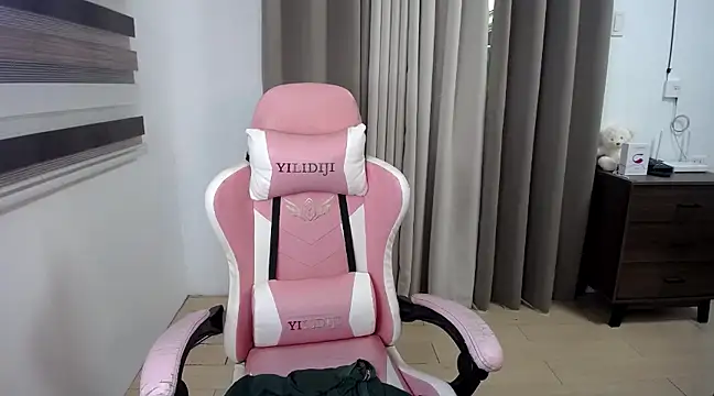 Bombshell Ashy online show from 26, 2, 2025