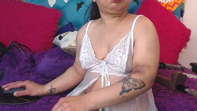 Snapshot of SARAWILLS chatting on 16, 10, 2025 SARAWILLS online show from 16, 10, 2025