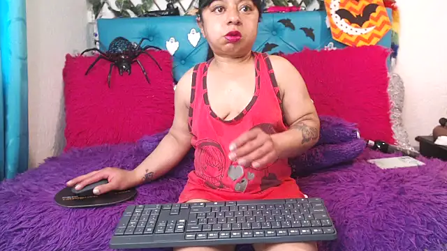 Snapshot of SARAWILLS chatting on 25, 10, 2025 SARAWILLS online show from 25, 10, 2025