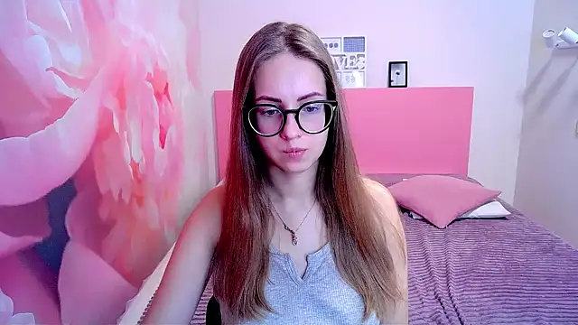 Snapshot of AliceAdams chatting on 18, 12, 2024 AliceAdams online show from 18, 12, 2024