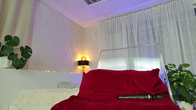 girl nextd00r online show from 18, 12, 2024