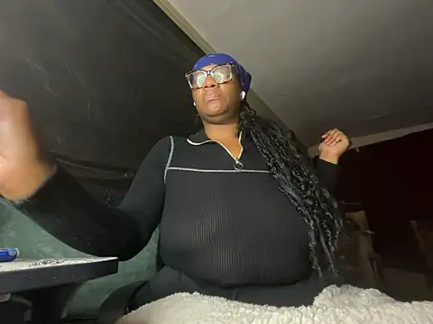 Snapshot of AlexaTheSlut chatting on 5, 6, 2026 AlexaTheSlut online show from 5, 6, 2026