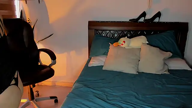 Ariella tits online show from 14, 3, 2026