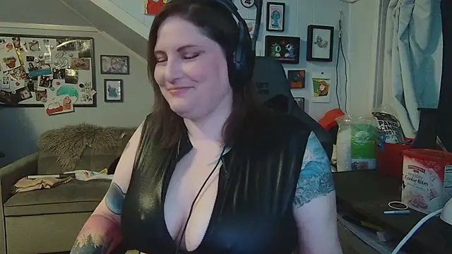 Snapshot of royallylit chatting on 15, 2, 2025 royallylit online show from 15, 2, 2025