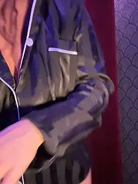 Clara-xoxo online show from 7, 12, 2024