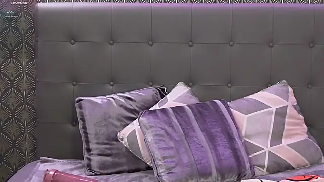 Clara-xoxo online show from 20, 12, 2024