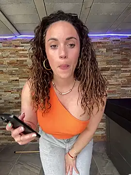 Clara-xoxo online show from 6, 3, 2025