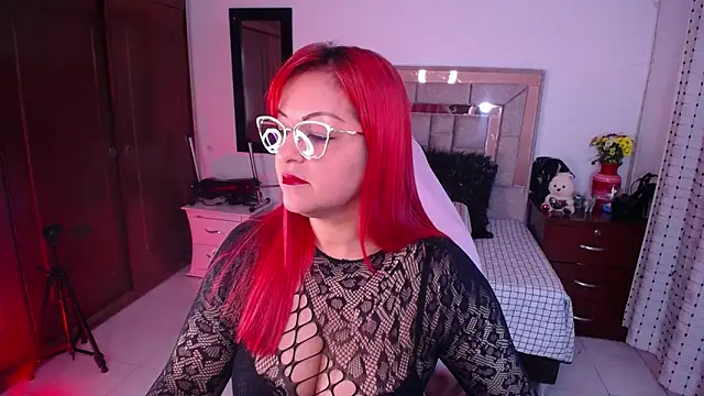 salomecastro  online show from 11, 2, 2025