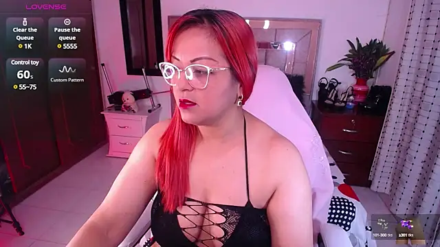 salomecastro  online show from 7, 3, 2025