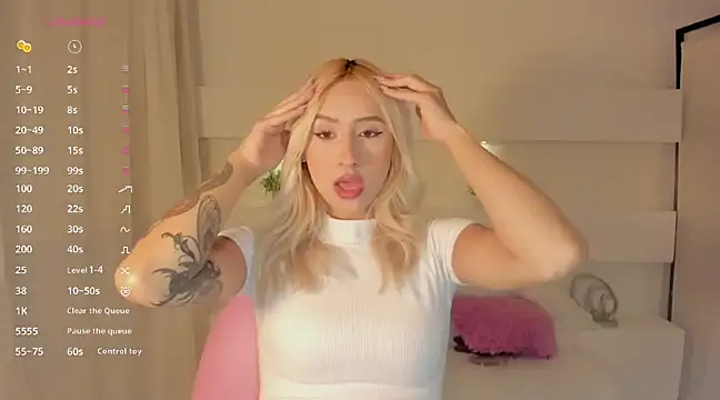 Snapshot of AshleyRoys chatting on 14, 1, 2025 AshleyRoys online show from 14, 1, 2025