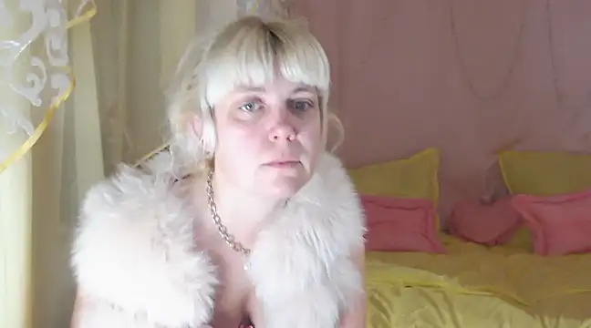 Snapshot of SunnySylvia chatting on 7, 12, 2024 SunnySylvia online show from 7, 12, 2024
