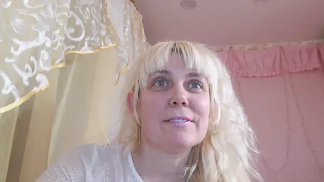 Snapshot of SunnySylvia chatting on 7, 1, 2025 SunnySylvia online show from 7, 1, 2025