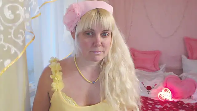 Snapshot of SunnySylvia chatting on 2, 2, 2025 SunnySylvia online show from 2, 2, 2025