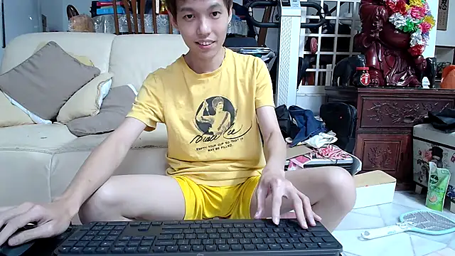 Snapshot of andrewooi chatting on 10, 3, 2025 andrewooi online show from 10, 3, 2025