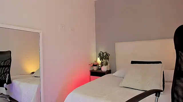 NataliaBuiles online show from 15, 10, 2025