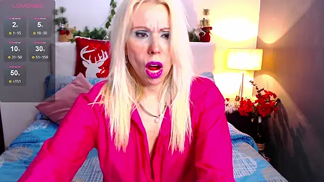 Luci evans online show from 8, 12, 2024