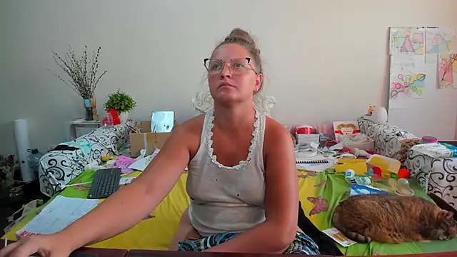 IamYourNarcotic online show from 8, 9, 2025