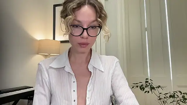 Snapshot of Cutensadistic chatting on 24, 9, 2025 Cutensadistic online show from 24, 9, 2025