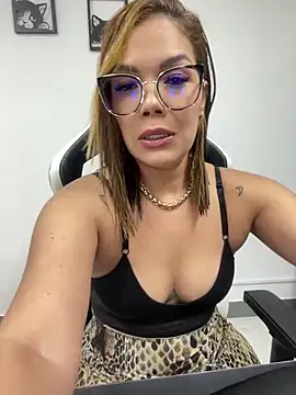 Snapshot of KellyBrooklyn_ chatting on 3, 1, 2025 KellyBrooklyn online show from 3, 1, 2025