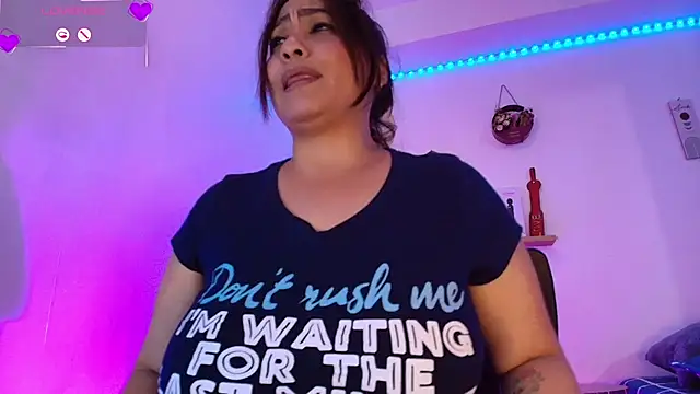 Snapshot of JuliRamirez chatting on 5, 12, 2024 JuliRamirez online show from 5, 12, 2024