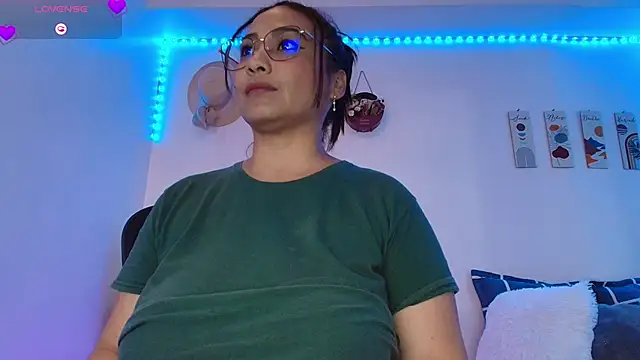 Snapshot of JuliRamirez chatting on 28, 1, 2025 JuliRamirez online show from 28, 1, 2025