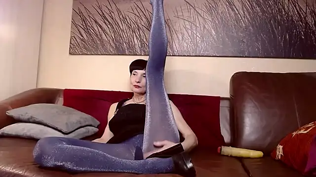 ElizabethLong online show from 16, 3, 2025