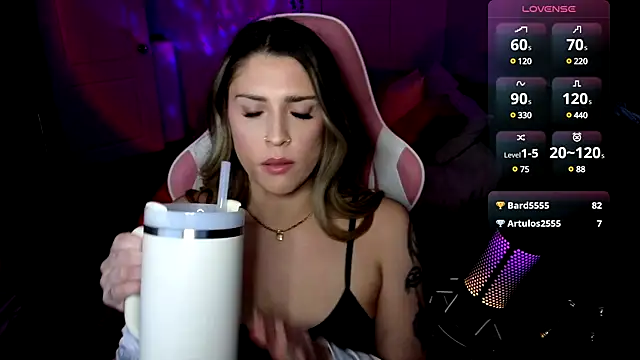 Snapshot of queenxlexy chatting on 6, 1, 2025 queenxlexy online show from 6, 1, 2025