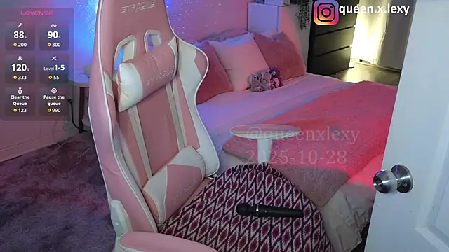 Snapshot of queenxlexy chatting on 28, 10, 2025 queenxlexy online show from 28, 10, 2025