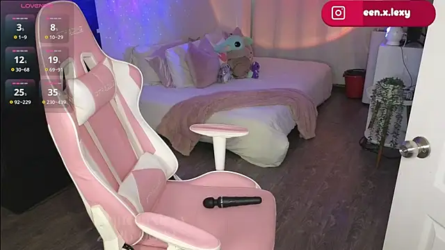 Snapshot of queenxlexy chatting on 12, 6, 2026 queenxlexy online show from 12, 6, 2026