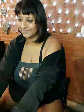 Snapshot of Lilybanx chatting on 2, 2, 2025 Lilybanx online show from 2, 2, 2025
