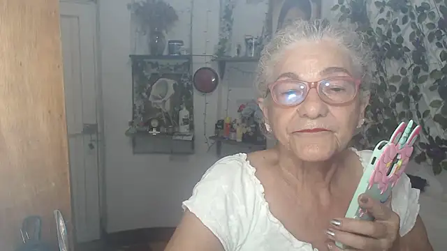 Snapshot of FunnyGrandma chatting on 26, 5, 2026 FunnyGrandma online show from 26, 5, 2026