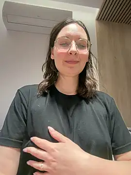 Snapshot of The_Snowwhitee chatting on 9, 5, 2026 The Snowwhitee online show from 9, 5, 2026