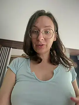 Snapshot of The_Snowwhitee chatting on 18, 6, 2026 The Snowwhitee online show from 18, 6, 2026