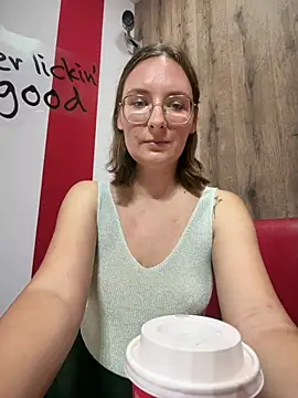 Snapshot of The_Snowwhitee chatting on 7, 8, 2026 The Snowwhitee online show from 7, 8, 2026