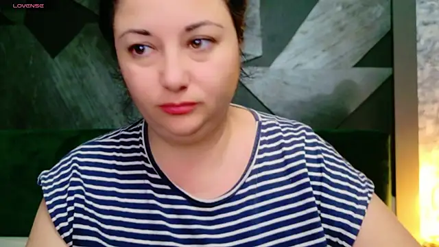 Snapshot of AleshaArabian chatting on 4, 1, 2025 AleshaArabian online show from 4, 1, 2025