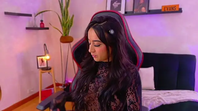 EmmyEvans1 online show from 18, 2, 2026