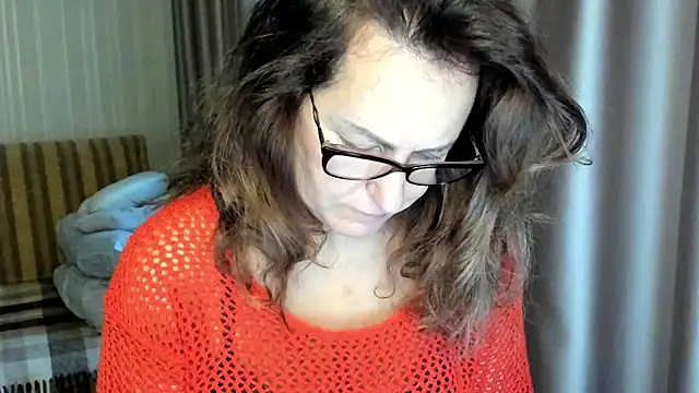 lauraoven online show from 5, 11, 2025