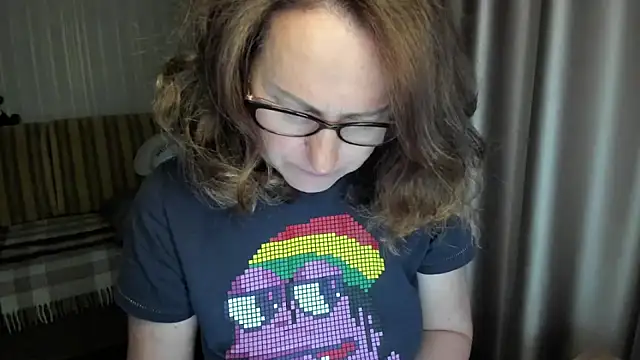 Snapshot of lauraoven chatting on 13, 5, 2026 lauraoven online show from 13, 5, 2026