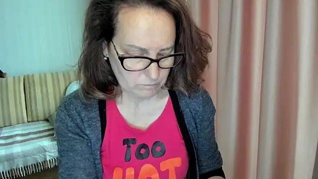 Snapshot of lauraoven chatting on 15, 5, 2026 lauraoven online show from 15, 5, 2026