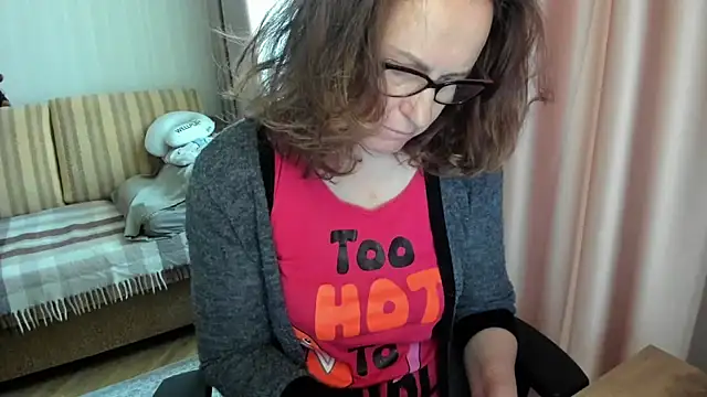 Snapshot of lauraoven chatting on 16, 5, 2026 lauraoven online show from 16, 5, 2026