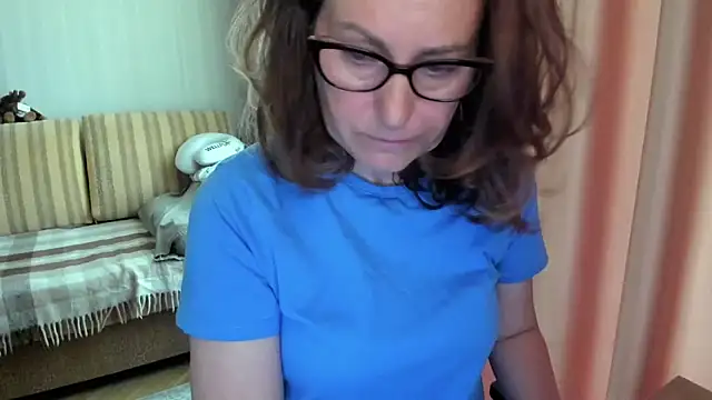 Snapshot of lauraoven chatting on 20, 5, 2026 lauraoven online show from 20, 5, 2026