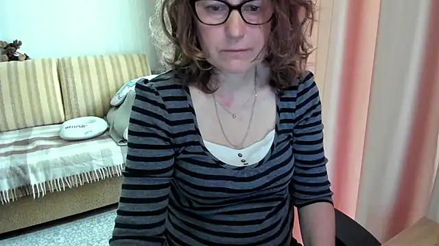 Snapshot of lauraoven chatting on 27, 5, 2026 lauraoven online show from 27, 5, 2026
