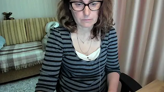 Snapshot of lauraoven chatting on 29, 5, 2026 lauraoven online show from 29, 5, 2026