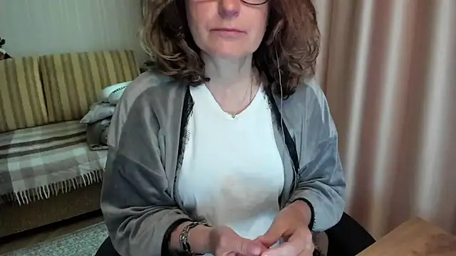 Snapshot of lauraoven chatting on 30, 5, 2026 lauraoven online show from 30, 5, 2026
