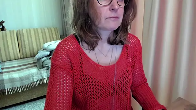 Snapshot of lauraoven chatting on 2, 6, 2026 lauraoven online show from 2, 6, 2026