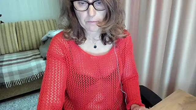 Snapshot of lauraoven chatting on 14, 6, 2026 lauraoven online show from 14, 6, 2026