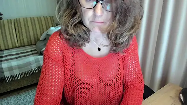 Snapshot of lauraoven chatting on 15, 6, 2026 lauraoven online show from 15, 6, 2026